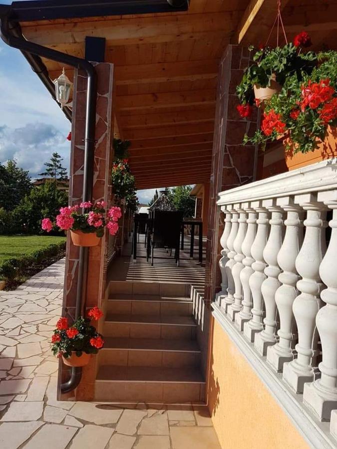 Villa Nikolina Medulin Exteriör bild